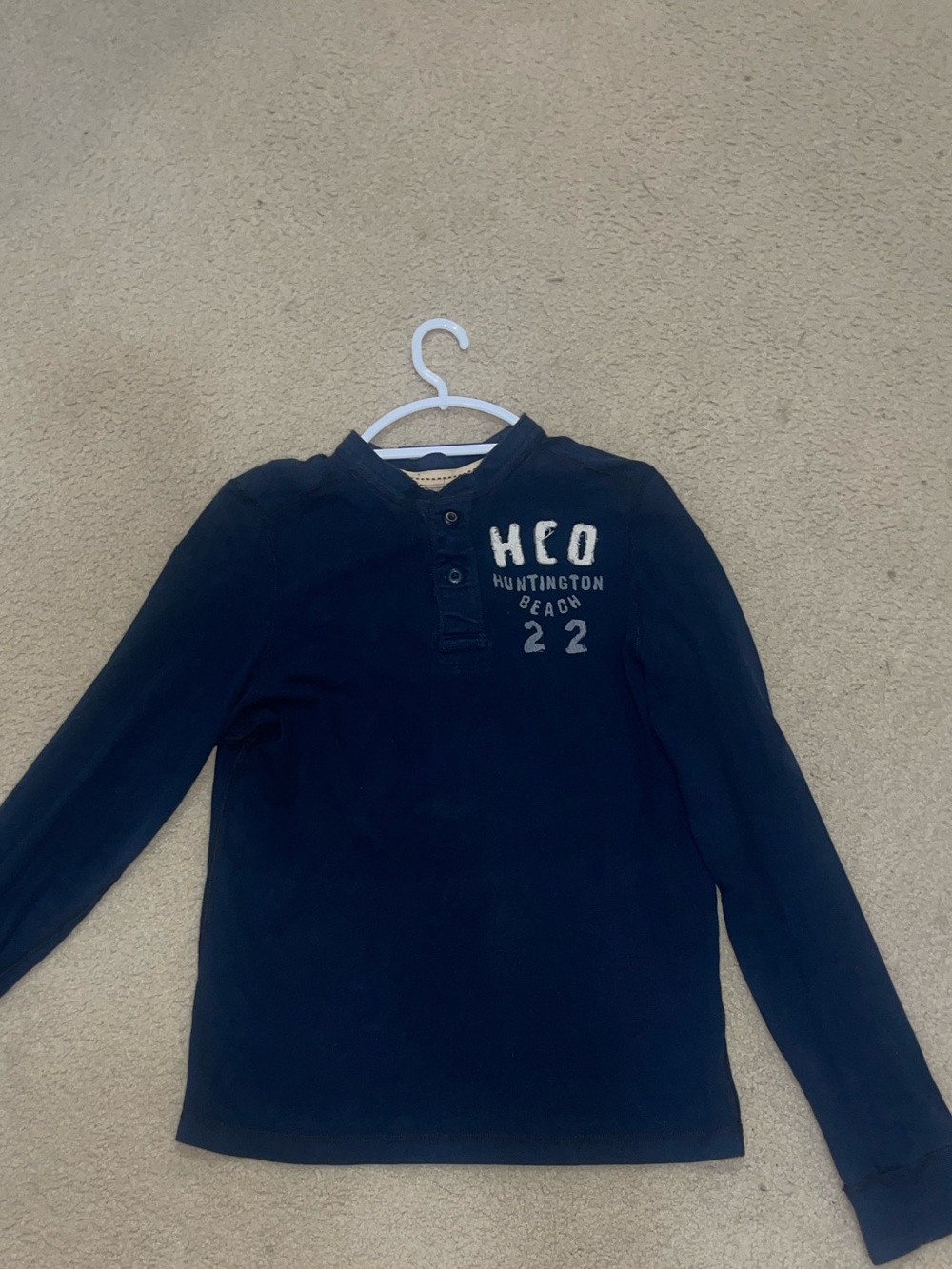 Y2K VTG Hollister heavyweight Navy Long-Sleeve Hollister with Chest Graphic